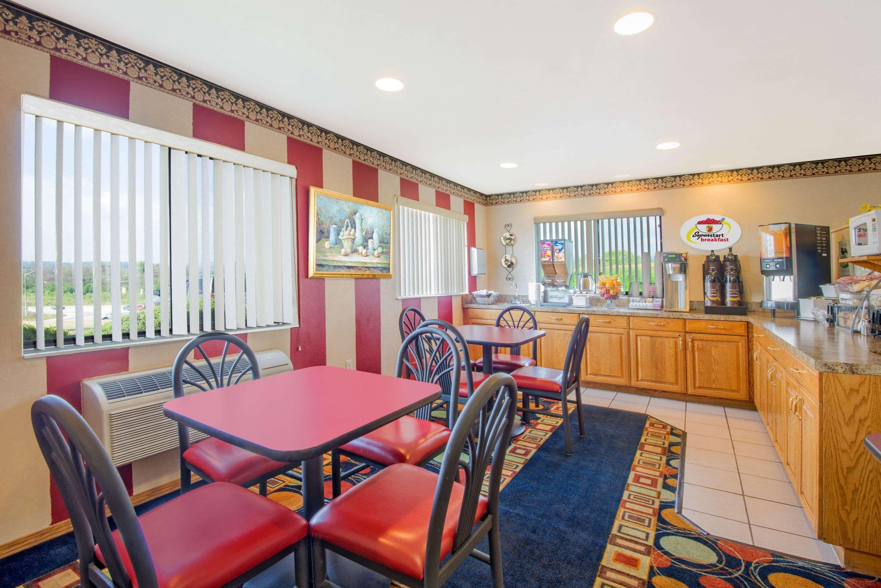 מלון Super 8 By Wyndham אלטונה מראה חיצוני תמונה